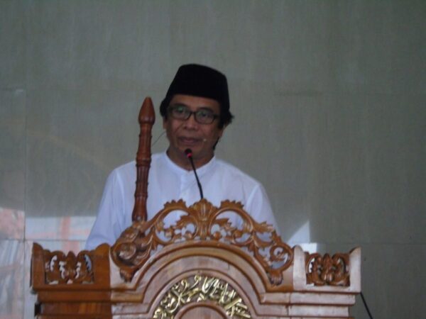 Wabup Kiyai Muqit khotib sholat Jum’at di Masjid Cheng Hoo Jember 1 e1553270472878