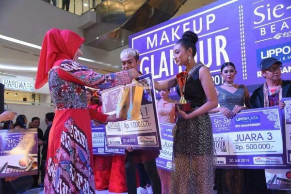 Make Up Glamour Competition 2019 di Lippo Plaza Jember 24 e1563693781484