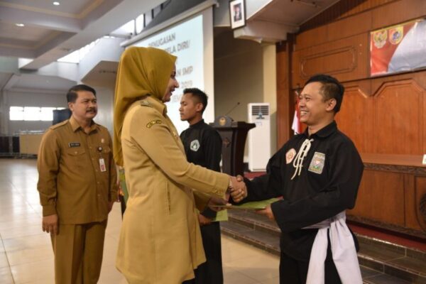 Bupati Beri Arahan dan Serahkan SK Instruktur Silat 18 1 e1571845597724