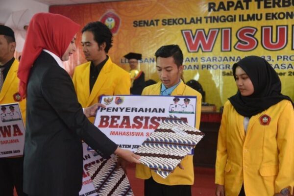 Bupati Hadiri Wisuda Mandala 4 1 e1572179769743