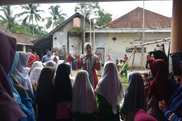 Bupati Kunjungi pesantren 5 e1581751753144