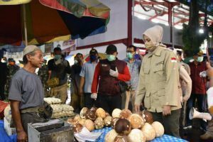 terapkan physical distance sultan agung alun alun 7 3