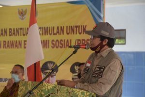 wabup jember serahkan bantuan stimulus prse 6